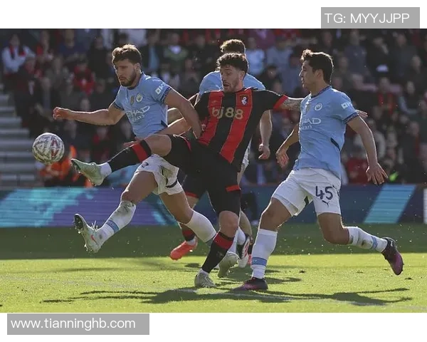 足总杯惊天逆转那不勒斯狂胜曼城五球引发全场震撼